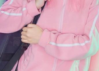 Umeko J白裙写真！这不是简单的私拍，简直是视觉的耳语。